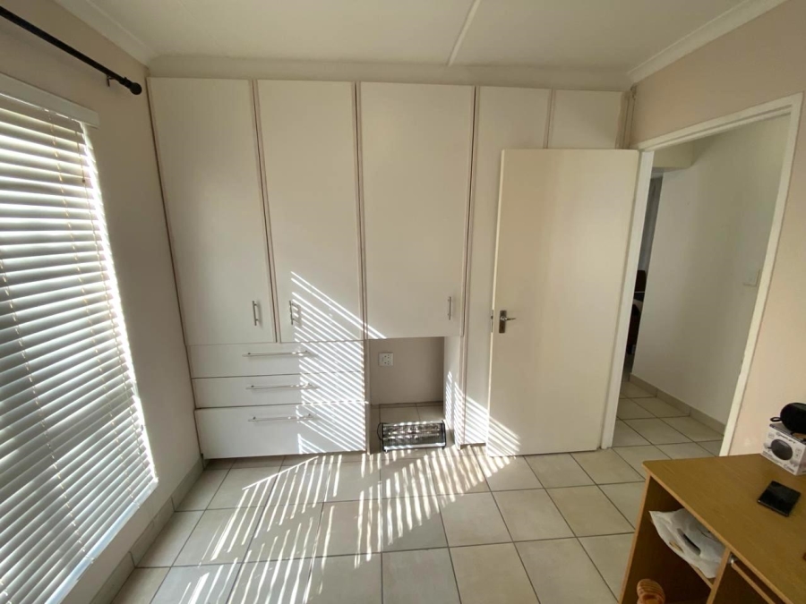 To Let 2 Bedroom Property for Rent in Burgundy Estate Western Cape